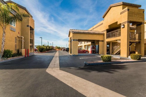 Econo Lodge Hesperia - Victorville I-15 - image 3