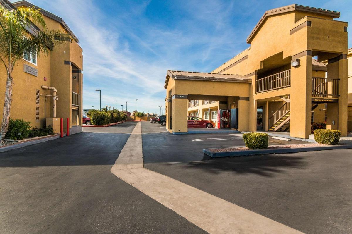 Econo Lodge Hesperia - Victorville I-15 - image 3