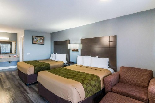 Econo Lodge Hesperia - Victorville I-15 - image 16
