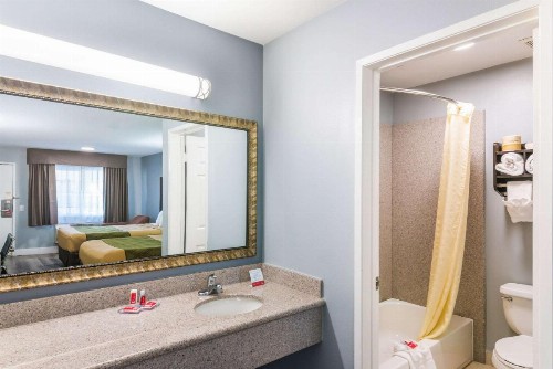 Econo Lodge Hesperia - Victorville I-15 - image 19