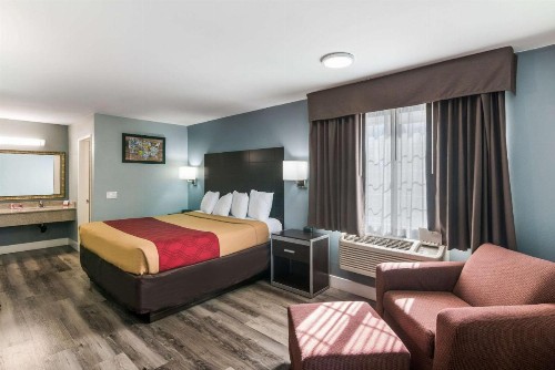 Econo Lodge Hesperia - Victorville I-15 - image 20