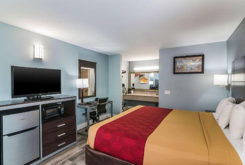 Econo Lodge Hesperia - Victorville I-15 - image 21