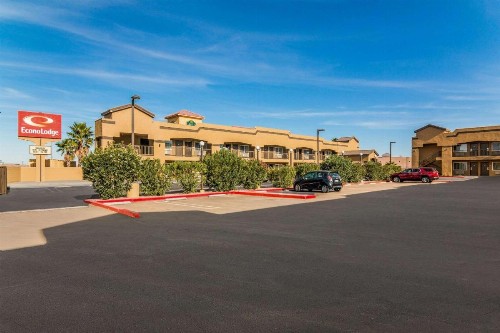 Econo Lodge Hesperia - Victorville I-15 - image 4