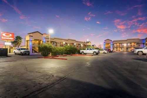 Econo Lodge Hesperia - Victorville I-15 - image 28