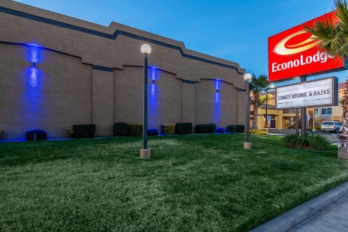 Econo Lodge Hesperia - Victorville I-15 - image 33