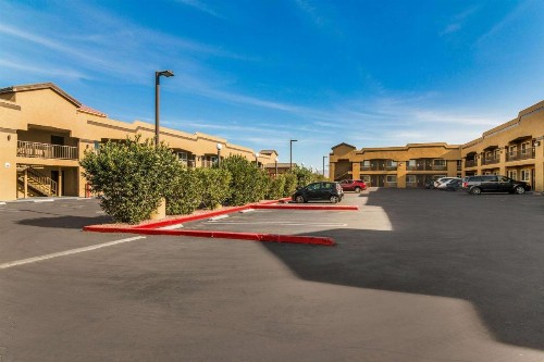 Econo Lodge Hesperia - Victorville I-15 - image 5