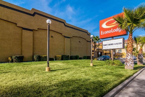 Econo Lodge Hesperia - Victorville I-15 - image 6