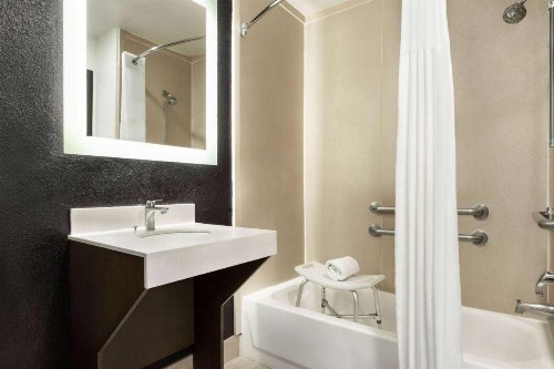 La Quinta by Wyndham Hesperia Victorville - image 42