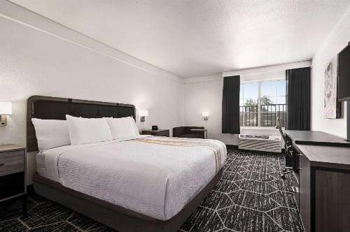 La Quinta by Wyndham Hesperia Victorville - image 50