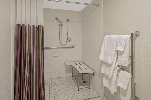 La Quinta by Wyndham Miami Lakes - image 14