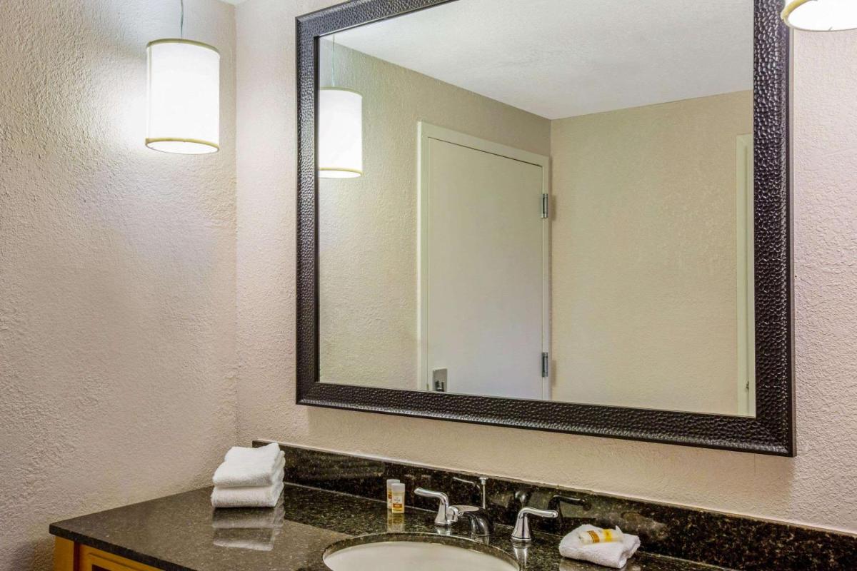La Quinta by Wyndham Miami Lakes - image 2