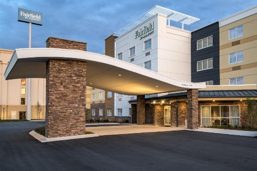 Fairfield Inn & Suites by Marriott Hickory - image 1