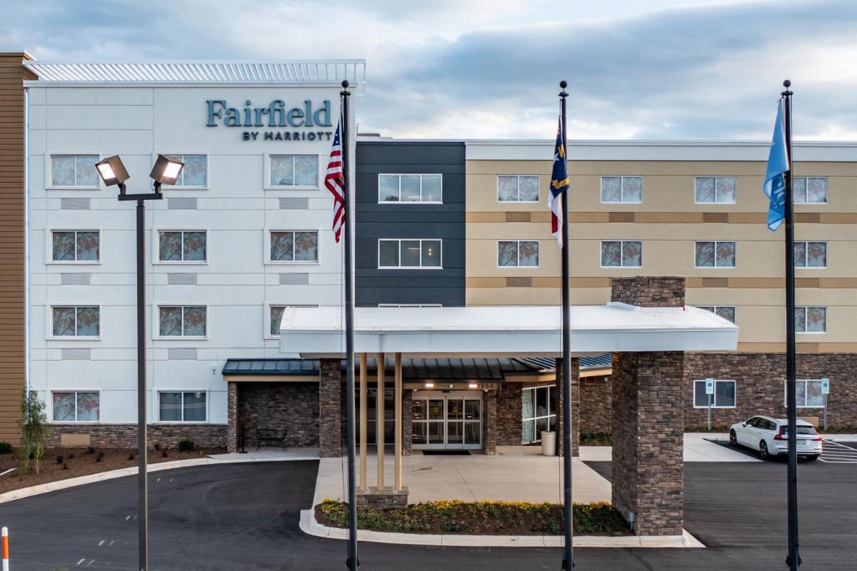 Fairfield Inn & Suites by Marriott Hickory - image 6