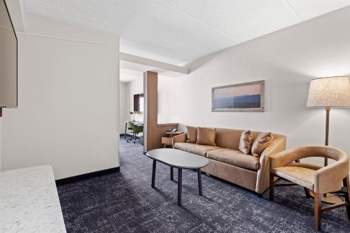 Fairfield Inn & Suites by Marriott Hickory - image 7