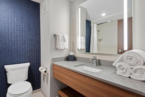 Fairfield Inn & Suites by Marriott Hickory - image 8