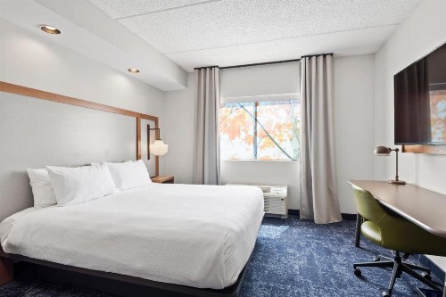 Fairfield Inn & Suites by Marriott Hickory - image 9