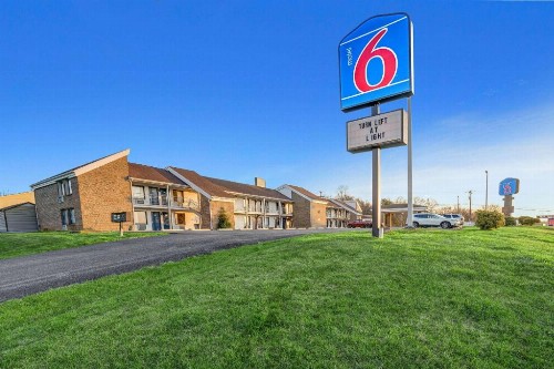 Motel 6-Hillsville VA - image 11