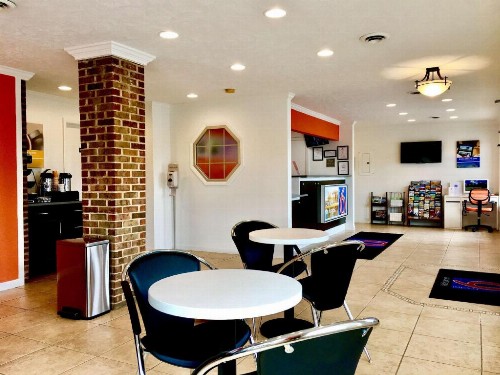 Motel 6-Hillsville VA - image 8