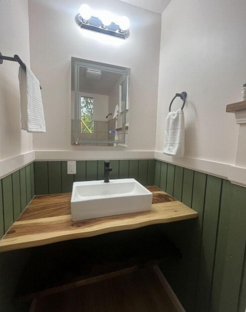 Wild Ginger Inn Hotel & Hostel - image 10