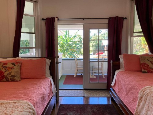 Hilo Bay Oceanfront Bed and Breakfast - image 1