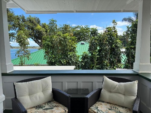 Hilo Bay Oceanfront Bed and Breakfast - image 6