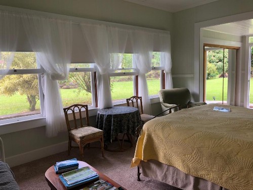 Old Hawaiian Bed and Breakfast - image 13