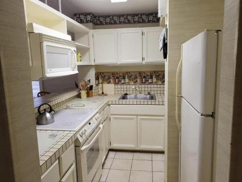 Condo Living Downtown Mountain Views - image 10