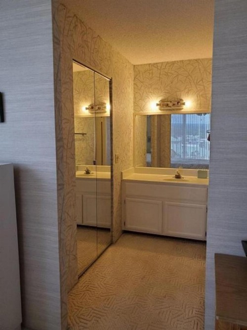 Condo Living Downtown Mountain Views - image 11