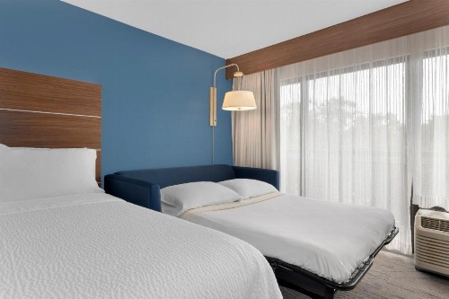 Holiday Inn Express Hilton Head Island an IHG Hotel - image 6
