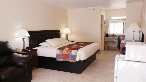 Simple Rewards Inn - image 13