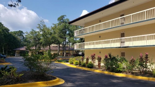Simple Rewards Inn - image 17