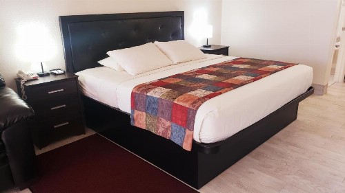 Simple Rewards Inn - image 25