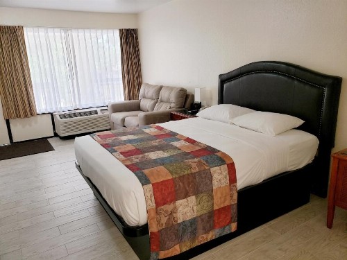 Simple Rewards Inn - image 28