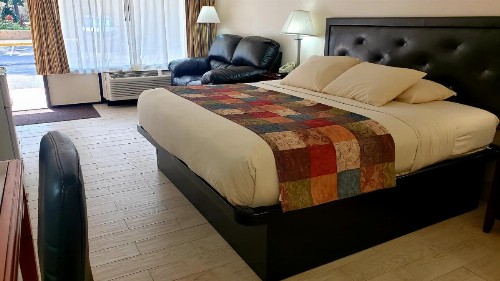 Simple Rewards Inn - image 3