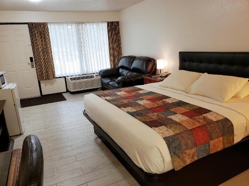 Simple Rewards Inn - image 37