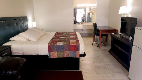 Simple Rewards Inn - image 41