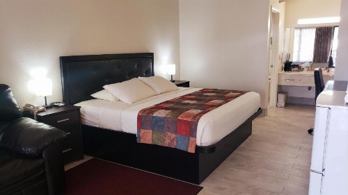 Simple Rewards Inn - image 42