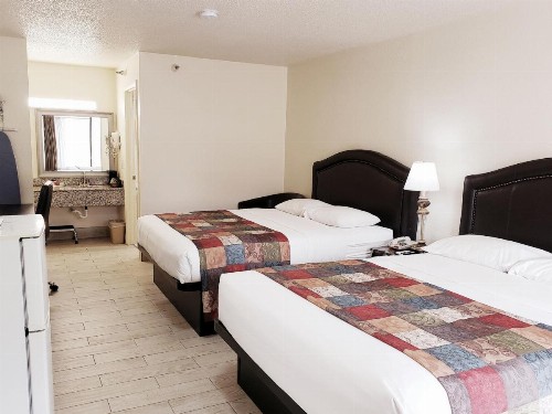 Simple Rewards Inn - image 9