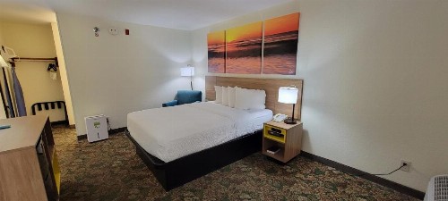 Days Inn by Wyndham Hilton Head - image 32