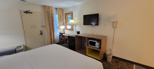Days Inn by Wyndham Hilton Head - image 40
