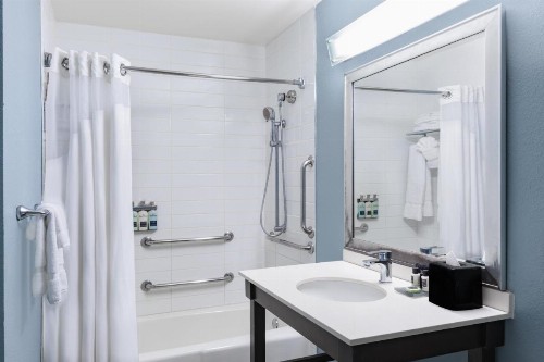 Beach House A Holiday Inn Resort an IHG Hotel - image 32