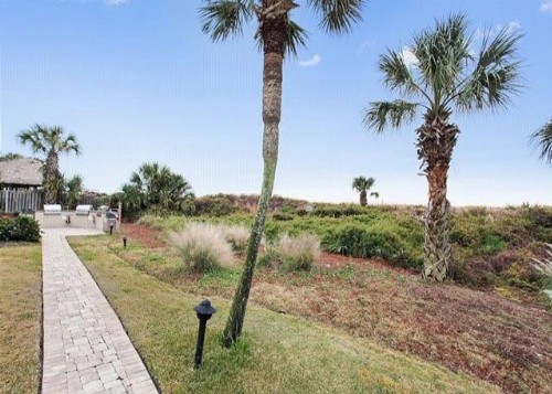 OCEAN ONE Direct Oceanfront Best View Available - Large Pool & Great Beach Location Fully Furnished & Totally Equipped Villa