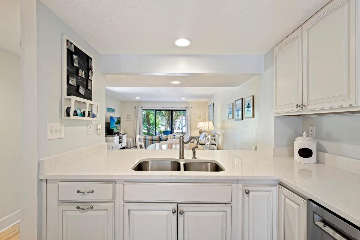 154 The Greens 3 BR Shipyard Condo - image 2