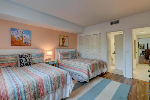 Shorewood Condos - image 11