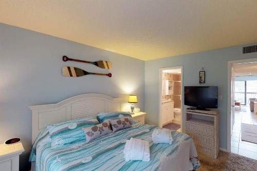 Island Club Condos - image 12