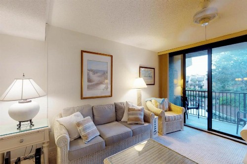 Island Club Condos - image 6
