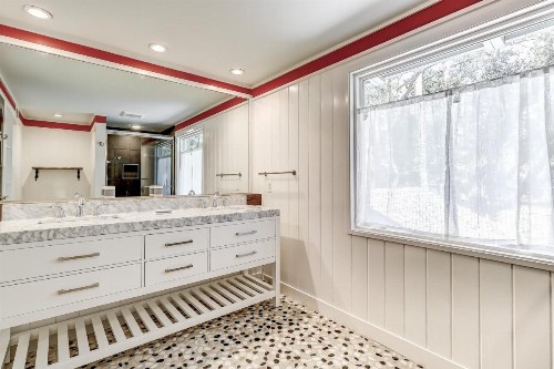 Beach House - image 7