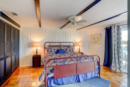 Beach House - image 9