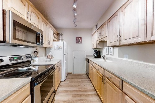 Clipper Court 817 - image 8