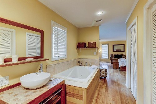 Island Retreat - image 9